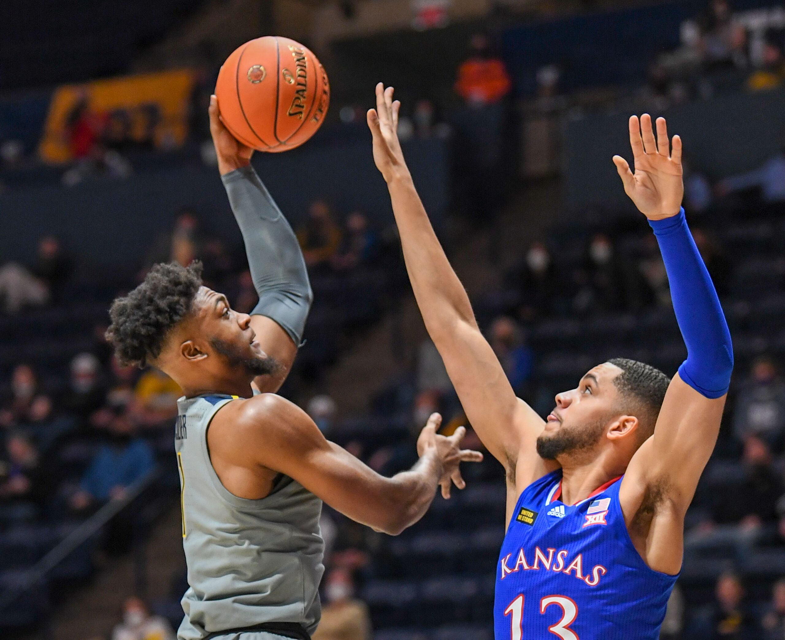NOTEBOOK: Huggins' 'motivating' timeout helped end Kansas' run in the second half